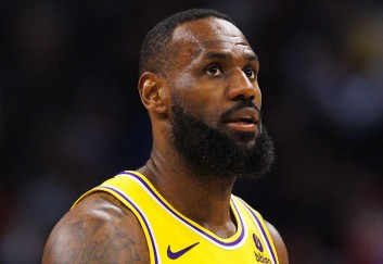 Lakers Plan $162 Million, 3-Year Extension for LeBron James